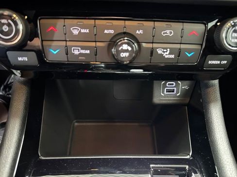 Used 2026 Jeep Compass Limited AWD/4WD image 13