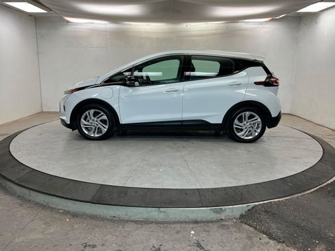Used 2022 Chevrolet Bolt LT image 2