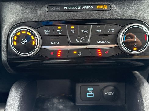 Used 2022 Ford Escape SE w/ Cold Weather Package image 28