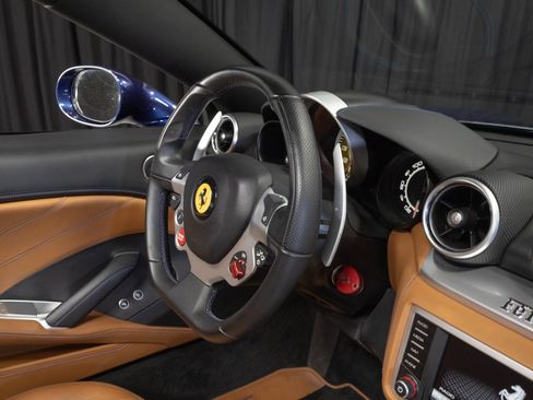Used 2017 Ferrari California T RWD image 53