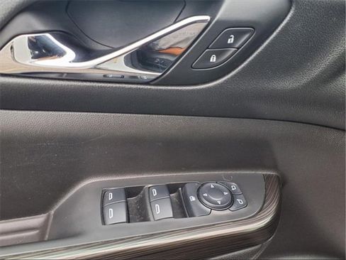 Used 2017 GMC Acadia SLT image 17