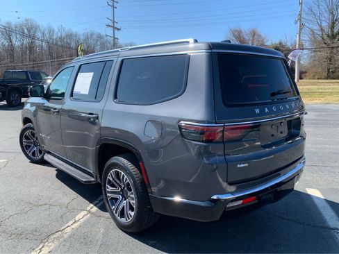 Used 2024 Jeep Wagoneer 4WD w/ Premium Group I image 4