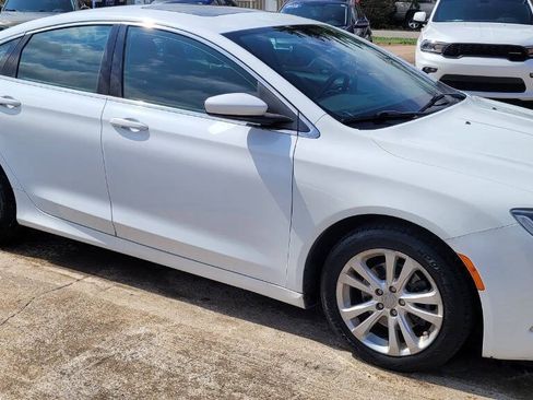 Used 2015 Chrysler 200 Limited w/ Convenience Group FWD image 6