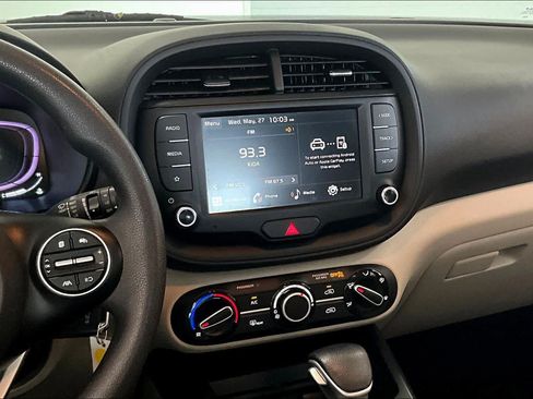Used 2023 Kia Soul LX w/ LX Technology Package FWD image 13