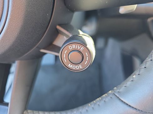 Certified 2025 Porsche Cayenne Coupe image 36