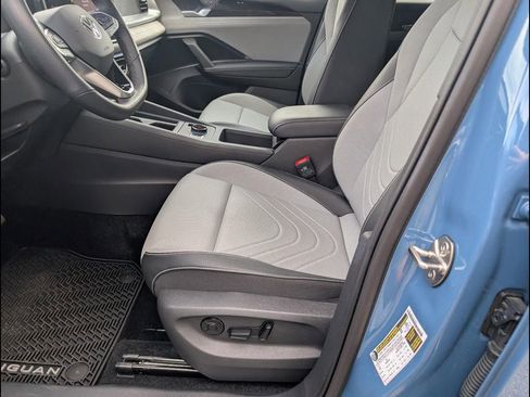Certified 2025 Volkswagen Tiguan SE R-Line AWD/4WD image 10