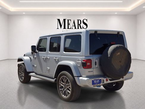 Used 2023 Jeep Wrangler Unlimited Sahara AWD/4WD image 3