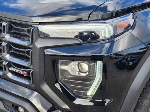 Used 2024 GMC Canyon AT4 w/ Technology Package image 9