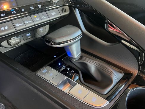 Used 2025 Hyundai Elantra Limited image 41