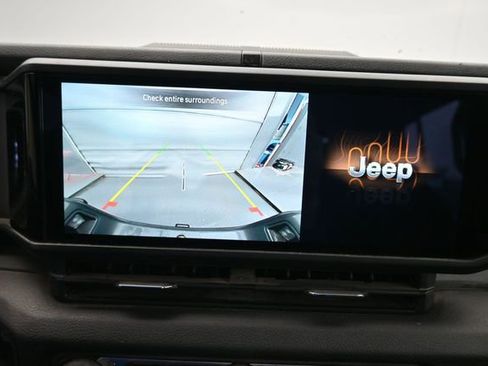 Used 2024 Jeep Gladiator Sport AWD/4WD image 16