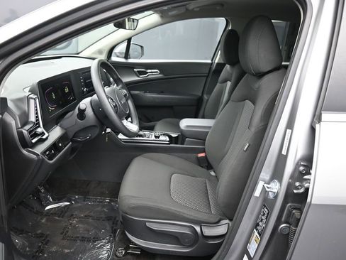 Certified 2025 Kia Sportage LX FWD image 18