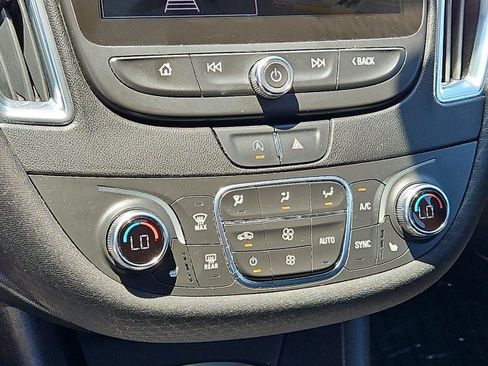 Used 2021 Chevrolet Malibu LT FWD image 17