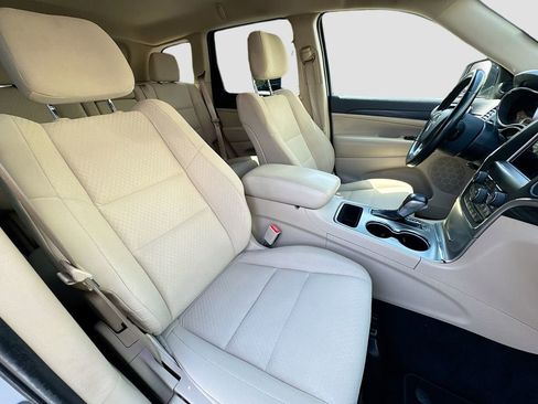 Used 2021 Jeep Grand Cherokee Laredo RWD image 23