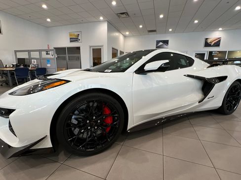 New 2026 Chevrolet Corvette ZR1 w/ ZR1 Carbon Fiber Aero Package image 7