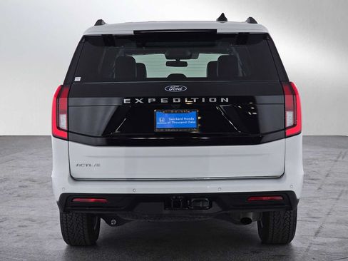 Used 2025 Ford Expedition Active AWD/4WD image 4