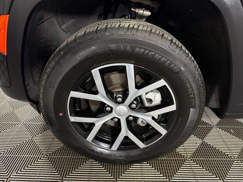 Used 2024 Jeep Grand Cherokee Limited image 10
