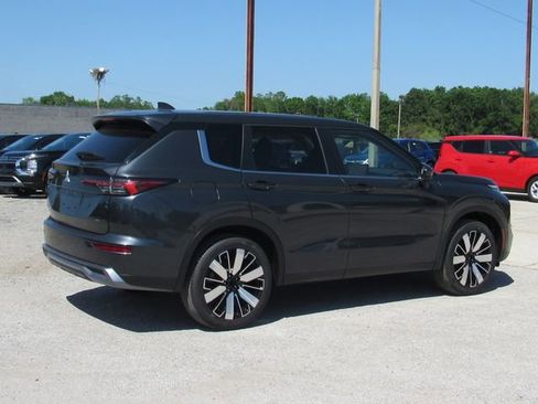 New 2026 Mitsubishi Outlander SE FWD image 3