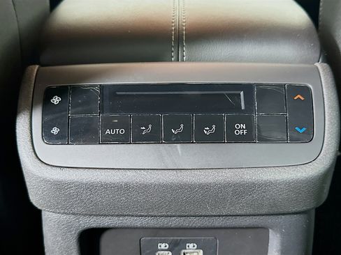 Used 2025 Nissan Pathfinder SV FWD image 26