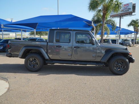 Used 2024 Jeep Gladiator Sport AWD/4WD image 7