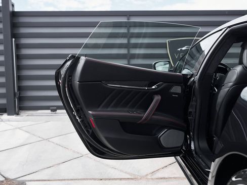 Used 2021 Maserati Quattroporte Trofeo image 35