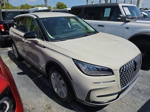 Used 2023 Lincoln Corsair FWD image 2
