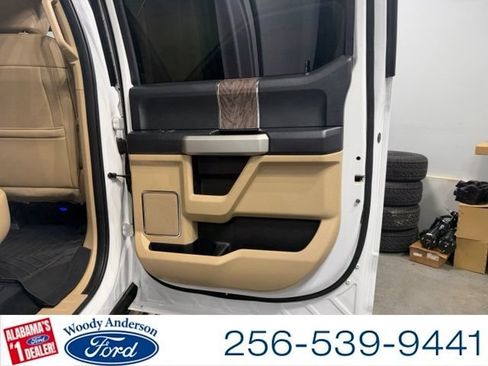 Used 2018 Ford F250 Lariat w/ Lariat Ultimate Package AWD/4WD image 26
