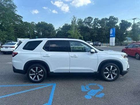 Used 2024 Honda Pilot Touring image 9