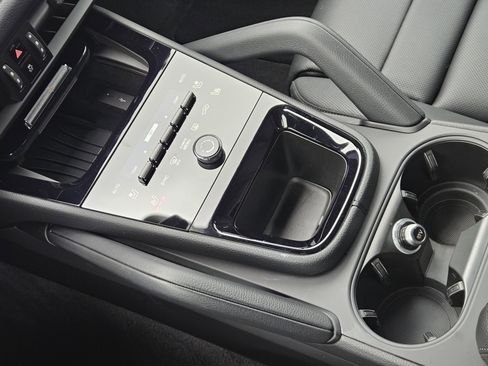 Certified 2025 Porsche Cayenne image 20