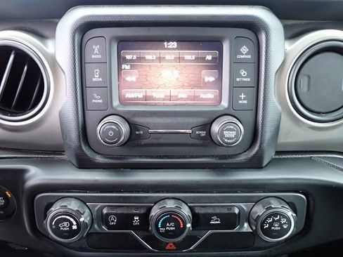 Used 2020 Jeep Gladiator Sport image 25