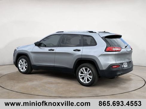 Used 2015 Jeep Cherokee Sport image 5