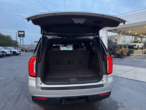 Used 2021 GMC Yukon XL SLT w/ Rear Media and Nav Package image 12