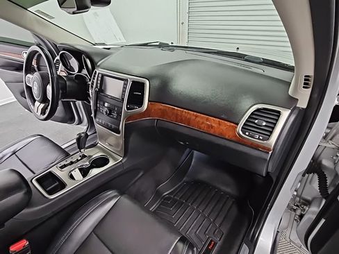 Used 2011 Jeep Grand Cherokee Limited w/ Luxury Group II image 37