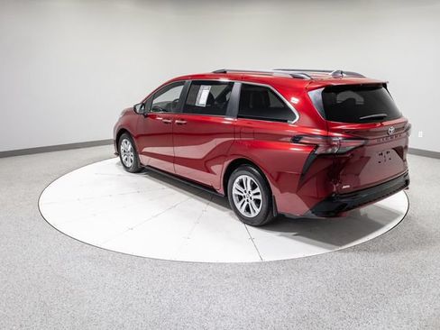 Used 2022 Toyota Sienna XSE AWD/4WD image 33