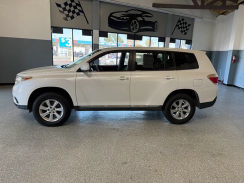 Used 2012 Toyota Highlander FWD image 4