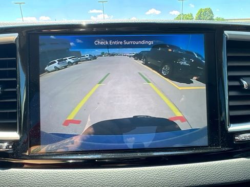 Certified 2023 Chrysler Pacifica Touring-L FWD image 8