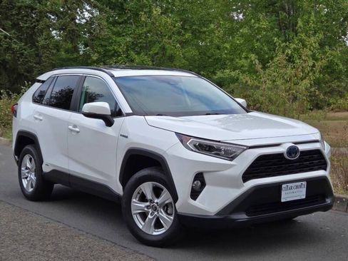 Used 2020 Toyota RAV4 XLE w/ Convenience Package AWD/4WD image 4