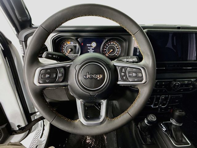 Used 2024 Jeep Wrangler Unlimited Sahara AWD/4WD image 11