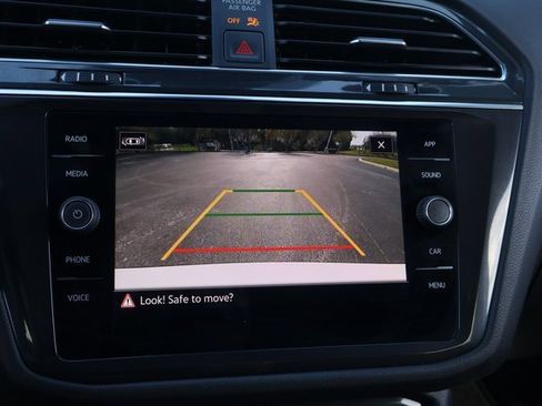 Certified 2023 Volkswagen Tiguan SE R-Line image 25