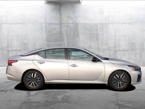 New 2025 Nissan Altima 2.5 SV image 5