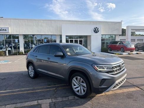 Used 2022 Volkswagen Atlas Cross Sport SE AWD/4WD image 2