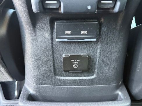 Used 2022 Jeep Wrangler Unlimited Rubicon w/ Cold Weather Group AWD/4WD image 32