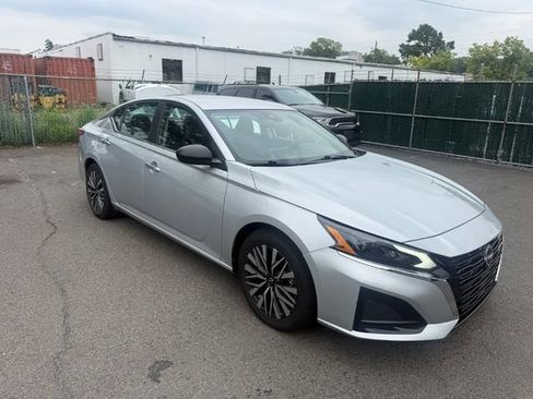 Used 2024 Nissan Altima 2.5 SV FWD image 7
