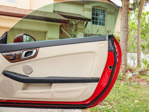 Used 2015 Mercedes-Benz SLK 250 image 45