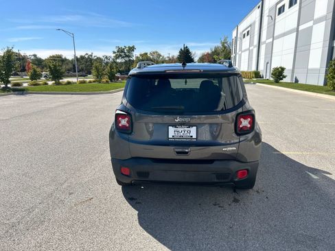 Used 2018 Jeep Renegade Latitude image 4