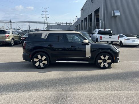 Used 2025 MINI Cooper Countryman S w/ Comfort Package Max image 8