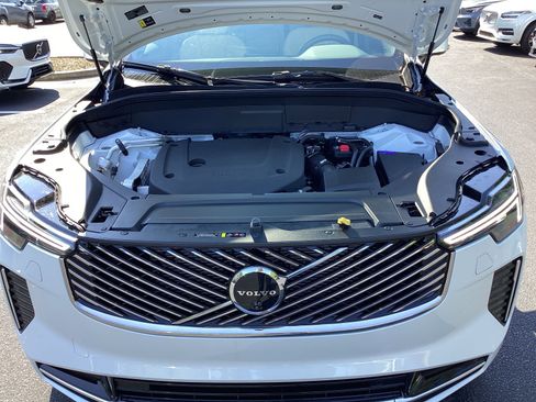 Used 2026 Volvo XC90 B6 Plus w/ Protection Package Premier AWD/4WD image 36
