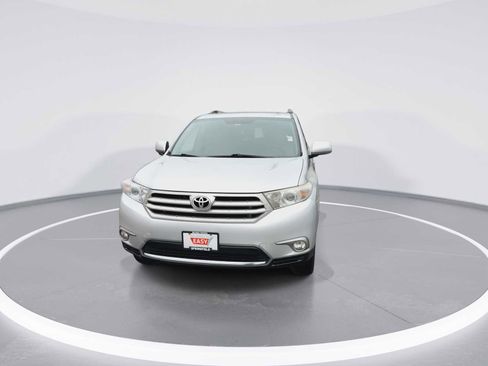 Used 2012 Toyota Highlander Limited w/ Tow Pkg image 3
