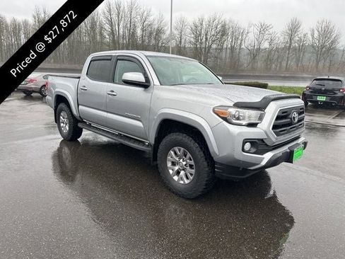 Used 2017 Toyota Tacoma SR5 w/ Tow Package image 3