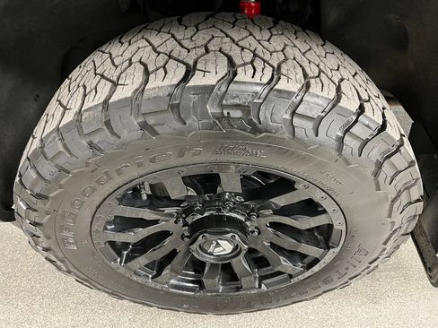 Used 2024 GMC Sierra 2500 AT4 w/ AT4 Premium Plus Package AWD/4WD image 15