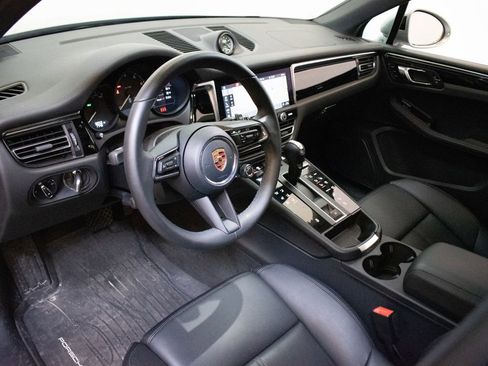 Certified 2026 Porsche Macan image 4